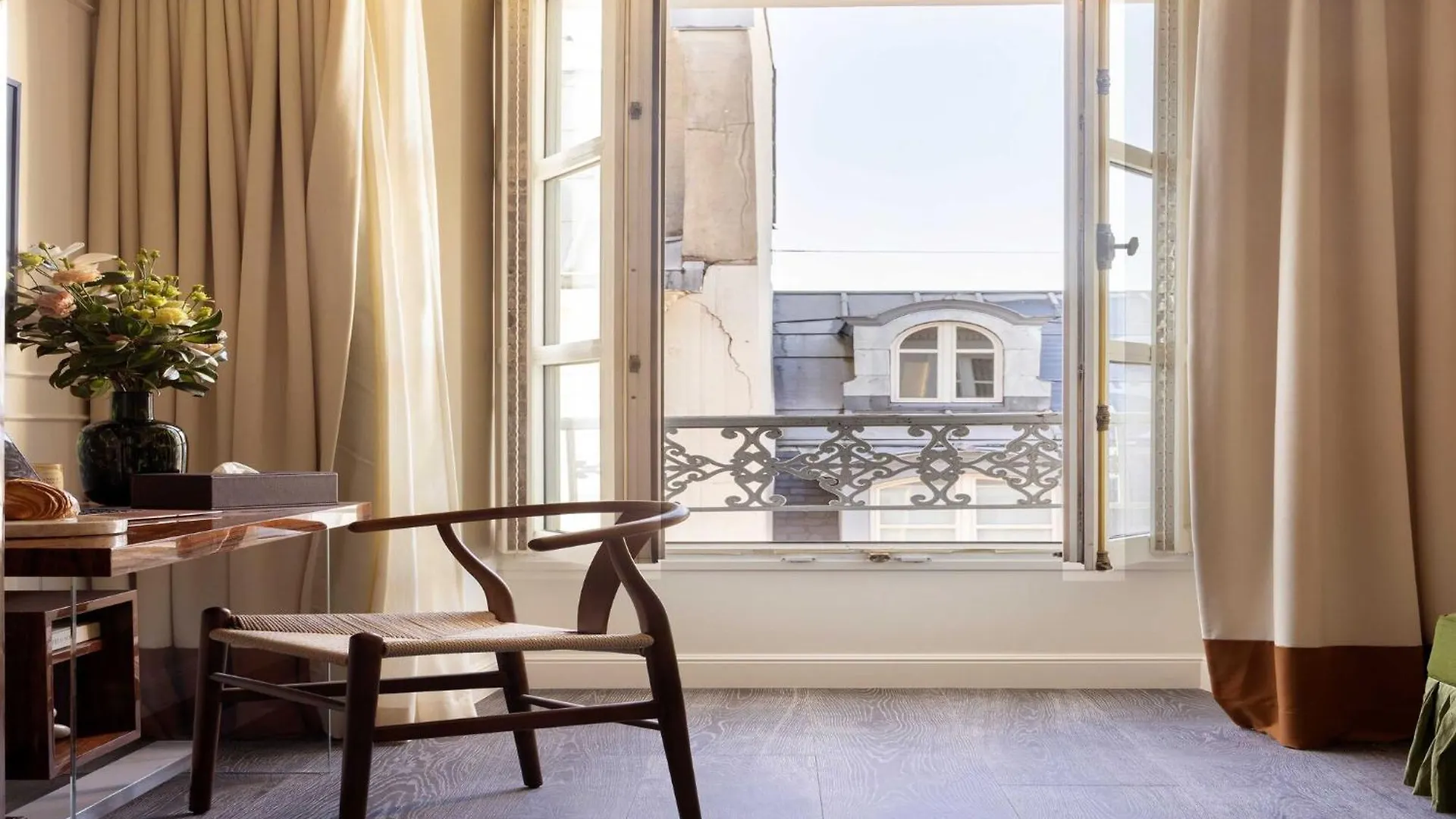 Palais Bourbon Hotel - Room 14 - 2P - Invalides Paris