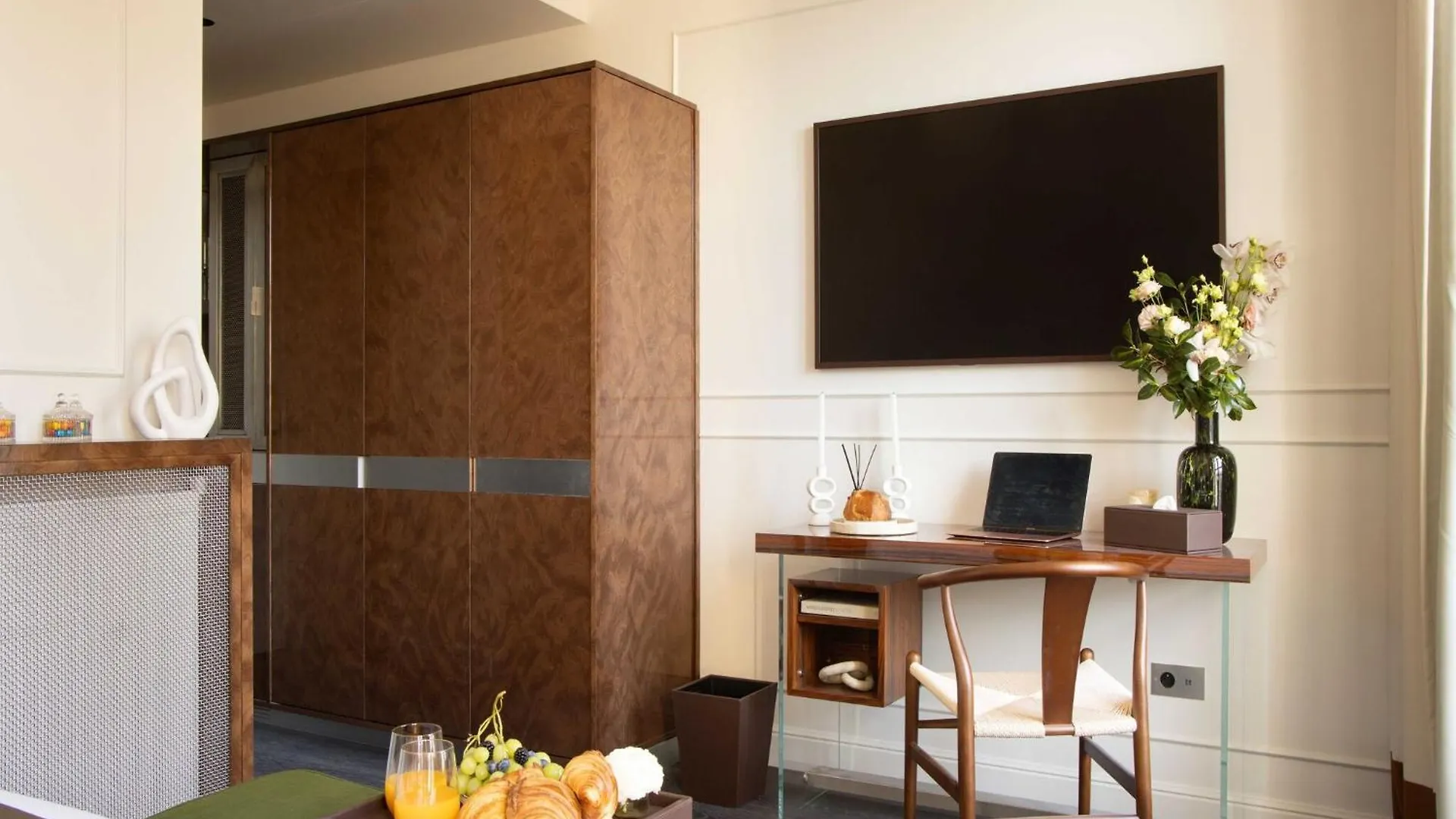Palais Bourbon Hotel - Room 14 - 2P - Invalides Париж Апартаменты